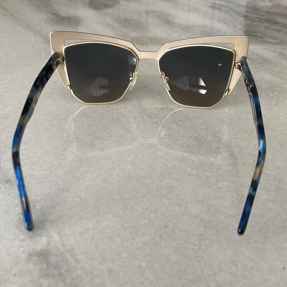 SEE like NEW sunglasses, Case & Cloth . See pic for measurements and details. - Picture 5 of 10